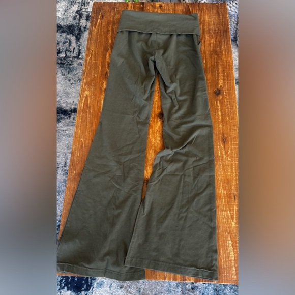 aerie fold over waist yoga pants in army green - Picture 3 of 4